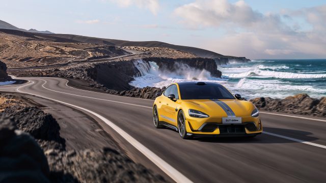 海边 公路 小米 SU7 Ultra 汽车 4K贴纸