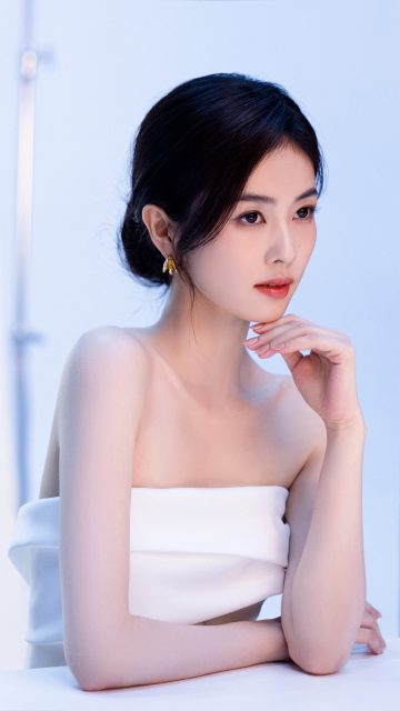 白鹿现代装白色露肩裙手机壁纸