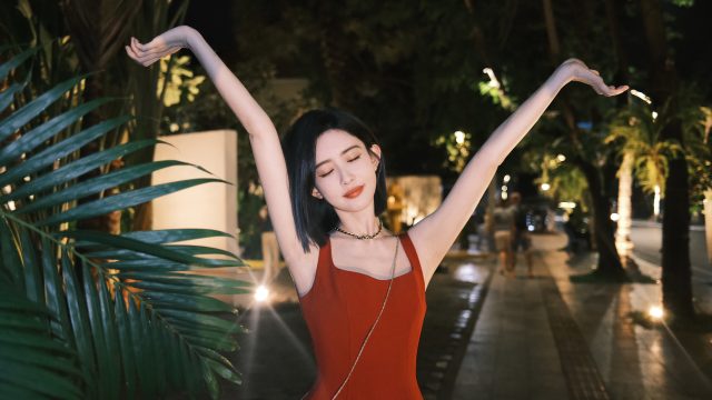 红色裙子 美女 孟子义 闭眼 唯美 4K壁纸