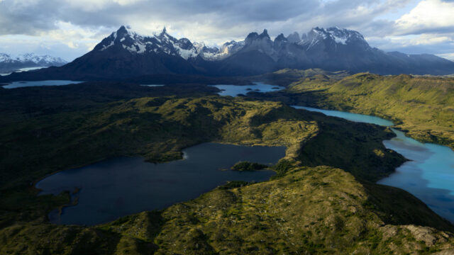 雪山湖泊4K风景壁纸下载